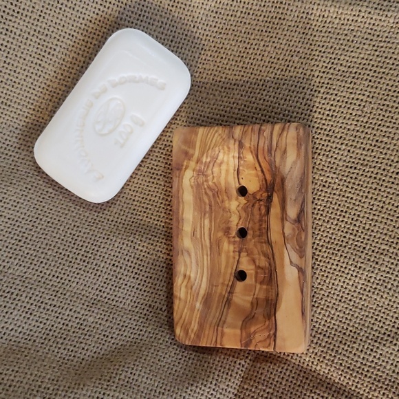 Olive Wood soap dish with France soap - Picture 1 of 4